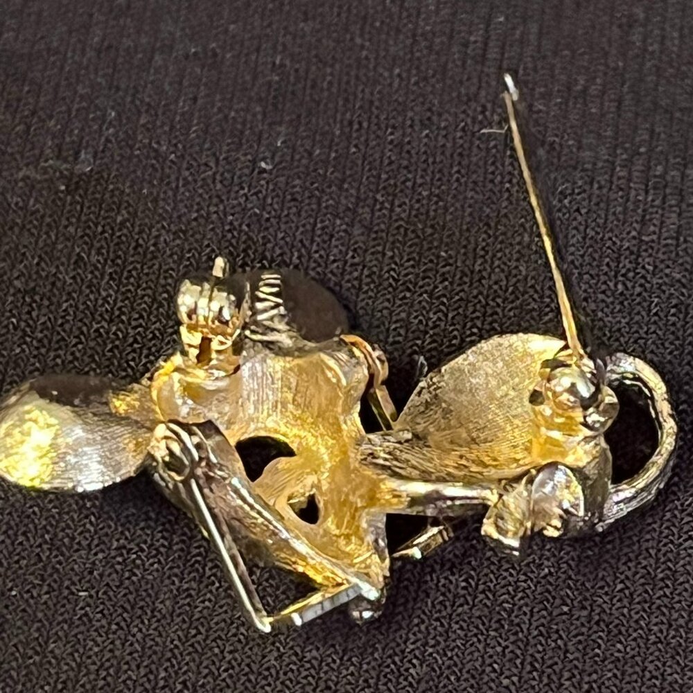 Vintage Avon Mouse Brooch with Hinged Glasses – Gold‑Tone – Collectible - Picture 7 of 10